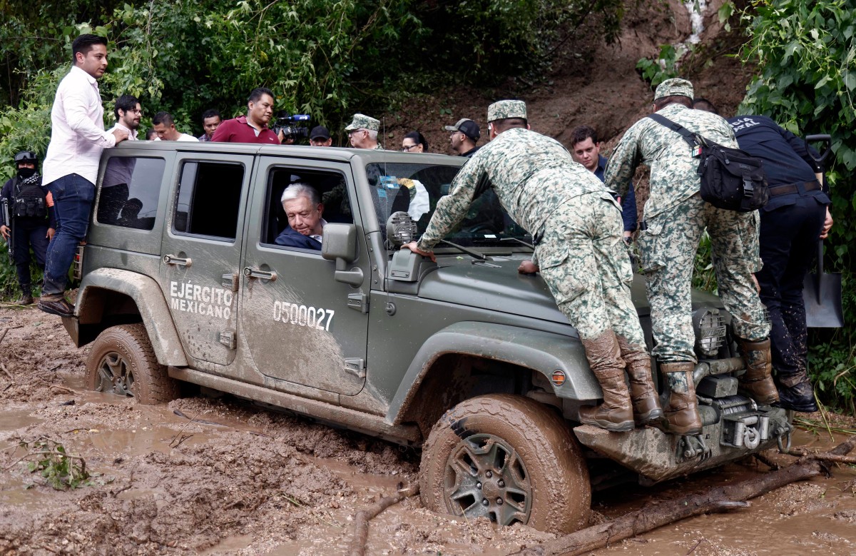 El presidente de México Andres Manuel López Obrador, visitó la zona en compañía de las Fuerzas Armadas.
