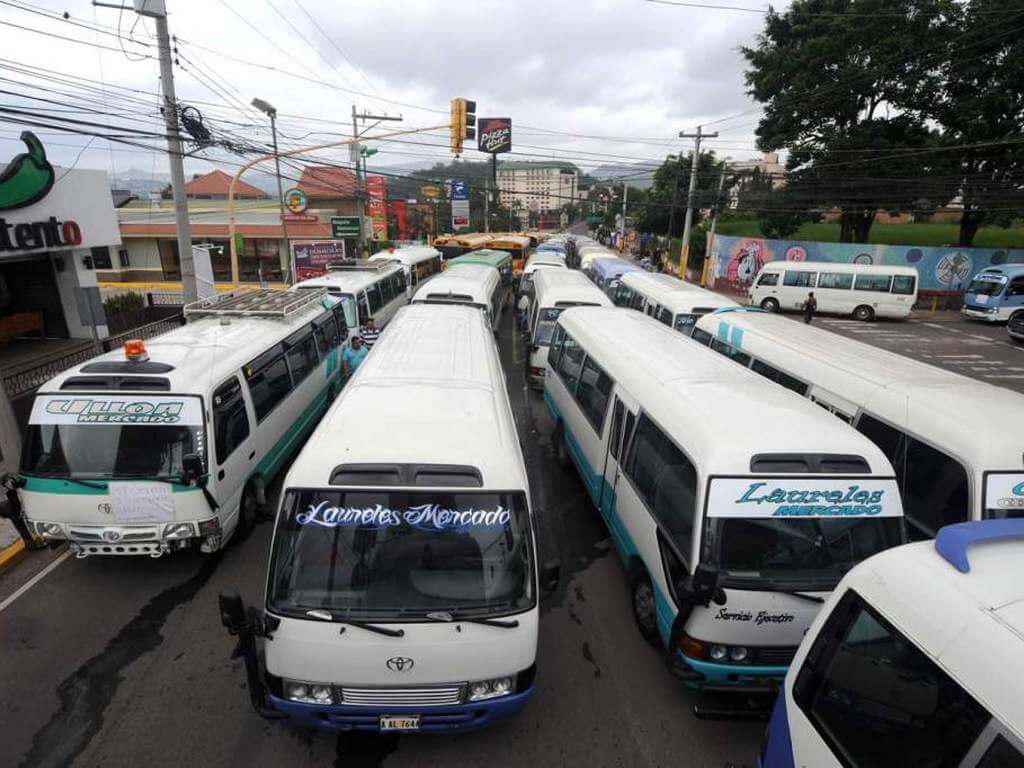 Debido a la falta de pago del subsidio por parte del gobierno, se encuentra en crisis el sector del transporte en Honduras