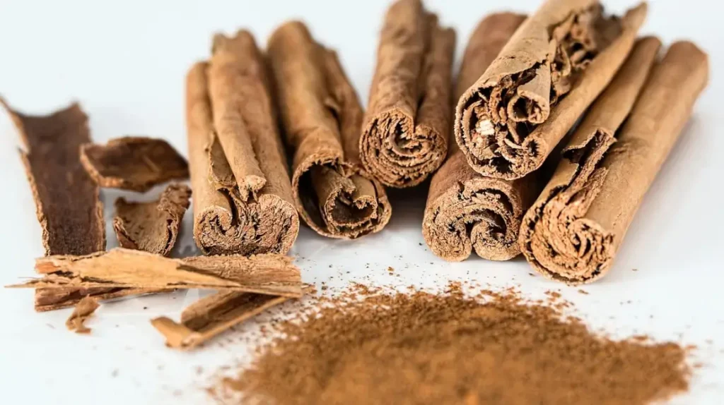 Denuncian presencia de plomo en canela para consumo estadounidense en Ecuador.