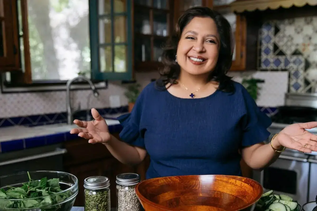 Uma Naidoo, psiquiatra nutricional y profesora de la Escuela de Medicina de la Universidad de Harvard, Estados Unidos, recomienda los alimentos que pueden mejorar el estado de ánimo, agudizar la memoria y ayudar a que el cerebro funcione de manera más eficiente.