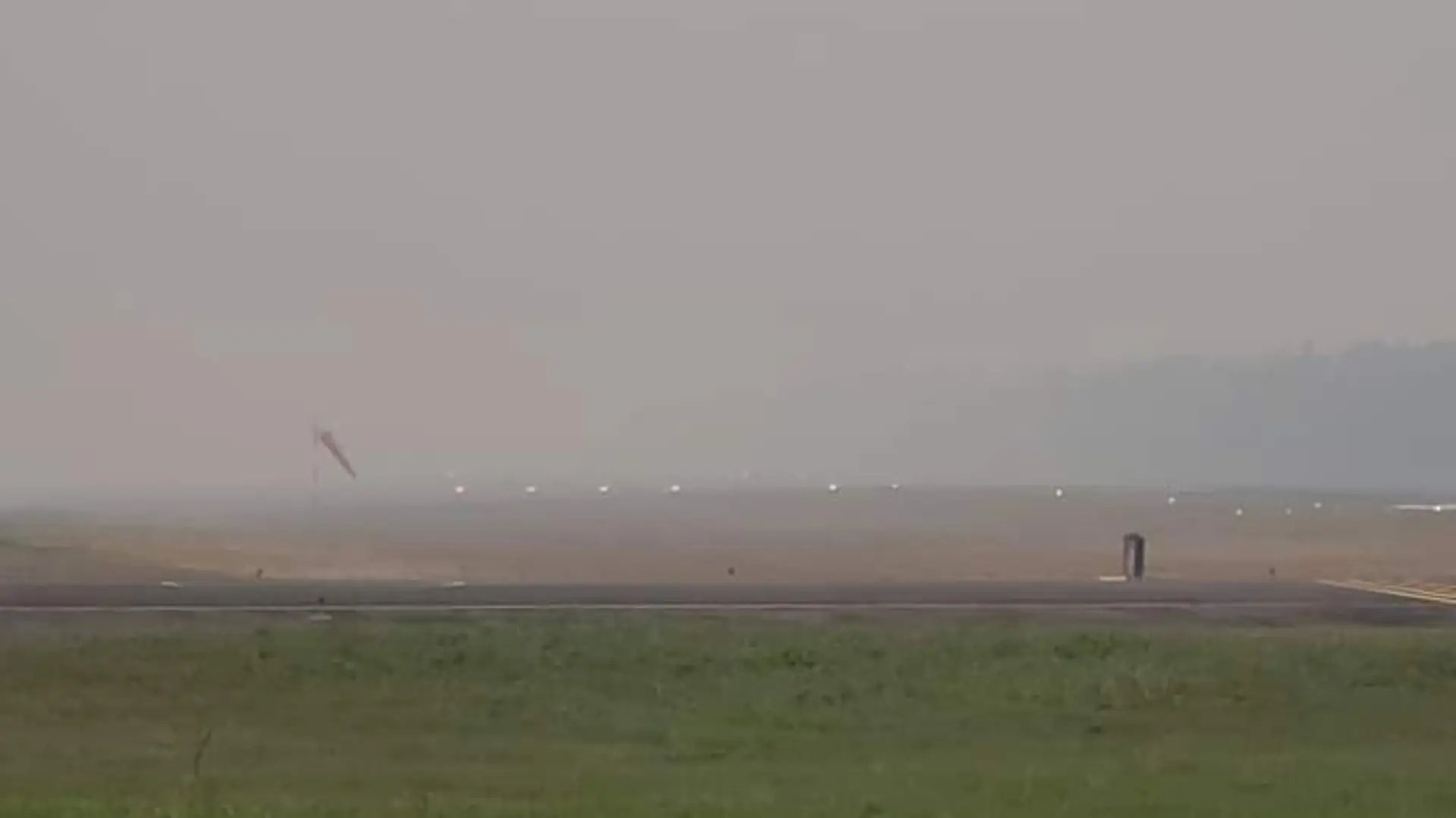 Los Aeropuertos Internacionales de Villeda Morales en San Pedro Sula, Golosón en La Ceiba y Juan Manuel Gálvez en Roatán permanecen cerrados por ola de contaminación.