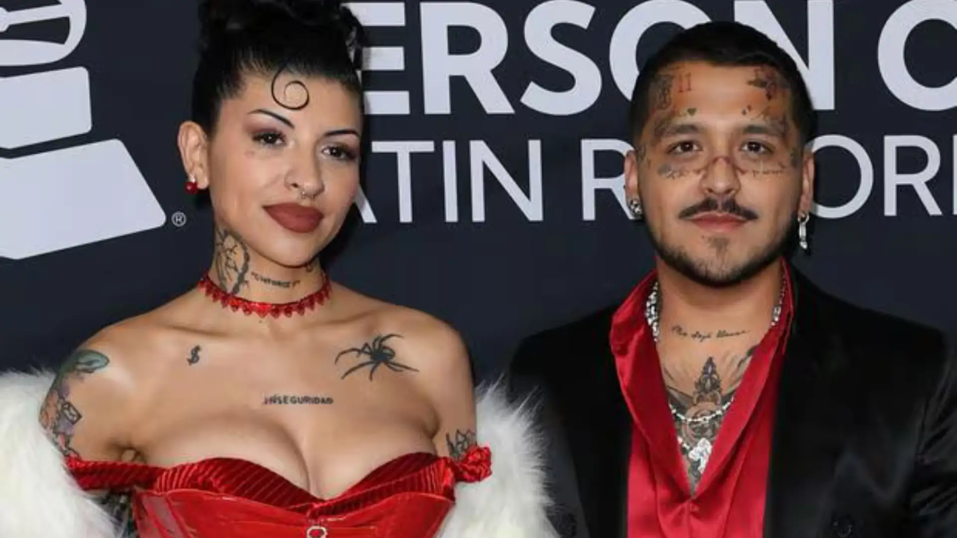 El cantante mexicano Christian Nodal confirmó a través de sus redes sociales la ruptura con la rapera argentina Cazzu, poniendo fin a meses de especulaciones y rumores sobre el estado de su relación.