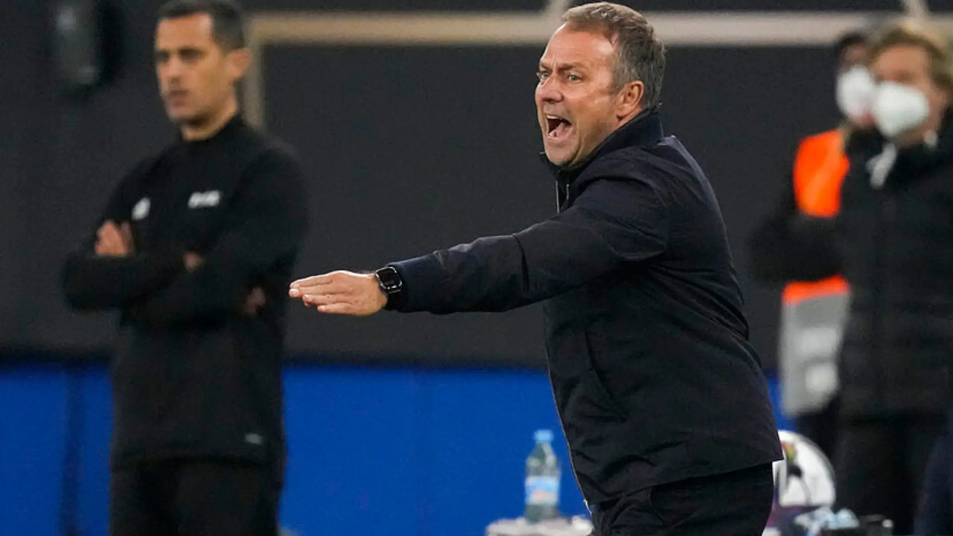 Hansi Flick es uno los principales candidatos para dirigir el banquillo del Barcelona en el caso de que Xavi Hernández sea despedido, pero el club catalán no tomará una decisión definitiva hasta que el presidente Joan Laporta se vea con el actual entrenador.