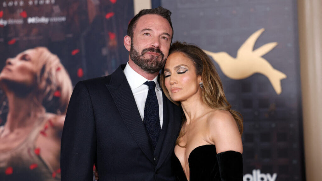 JLo y Ben Affleck podrían estar pasando por un momento muy complicado en su matrimonio, pues tienen tiempo que nadie los ve juntos.