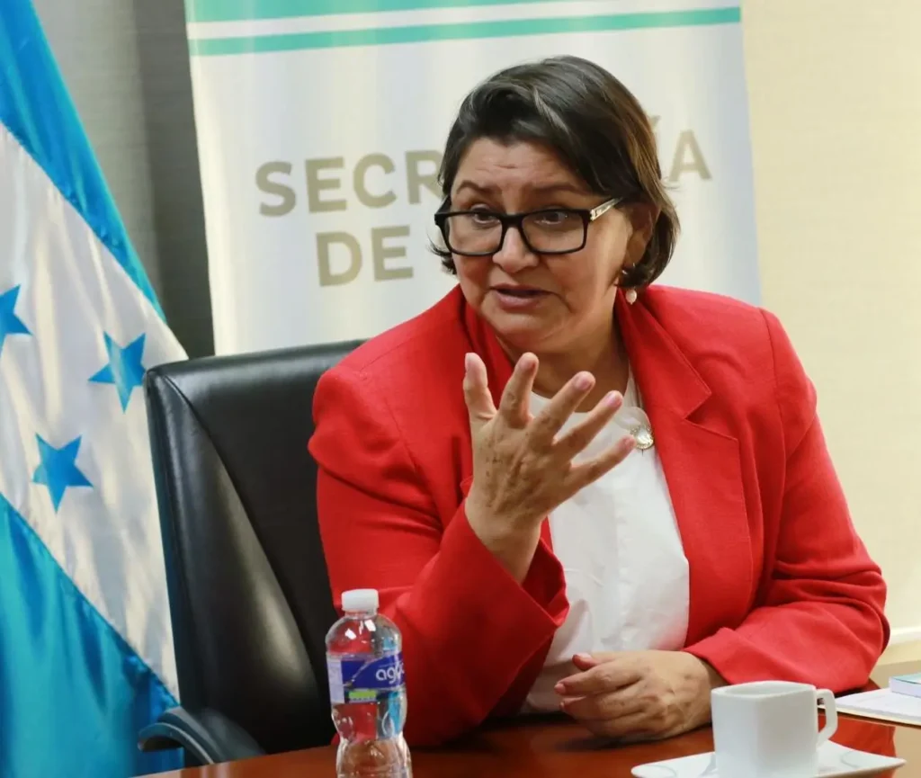 El BID canceló los recursos para el pago de la contratación del cuñado de la ministra, Carla Paredes, como consultor en el manejo de los fondos en préstamo, relacionados con la construcción de hospitales en el país. Así lo reveló la representante del BID en Honduras, María José Jarquín.