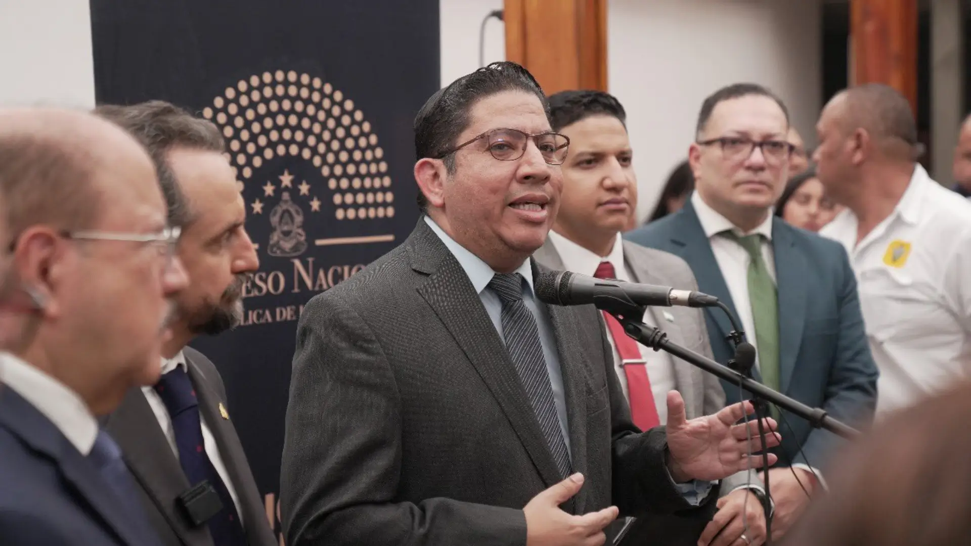 Ministro de Energía Erick Tejada pide al pueblo hondureño tener paciencia.