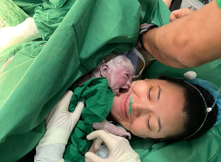 El Director Ejecutivo de Aduanas de Honduras, Fausto Cálix, se convierte en papá por primera vez. Así lo confirmó a través de su cuenta de X en la que agregó un mensaje acompañado de imágenes de su hijo recién nacido. "14/05/24 primer encuentro con nuestro primogénito; Fausto Alejandro Cálix Casanova".