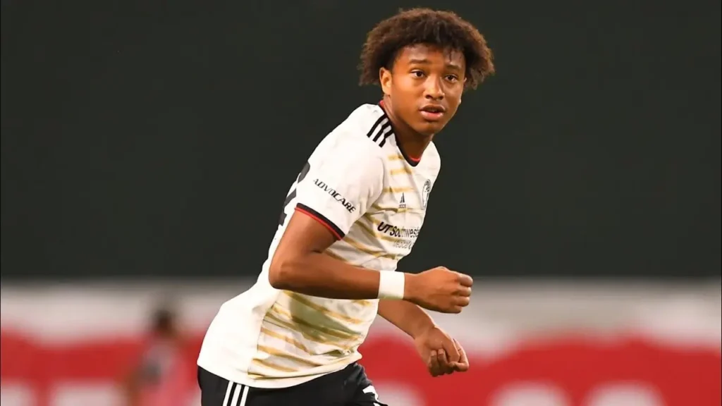 El juvenil hondureño Nayrobi Vargas, delantero de 17 años, ha dado el salto al fútbol europeo y firmó con un histórico club de Alemania, siendo el Mainz 05.