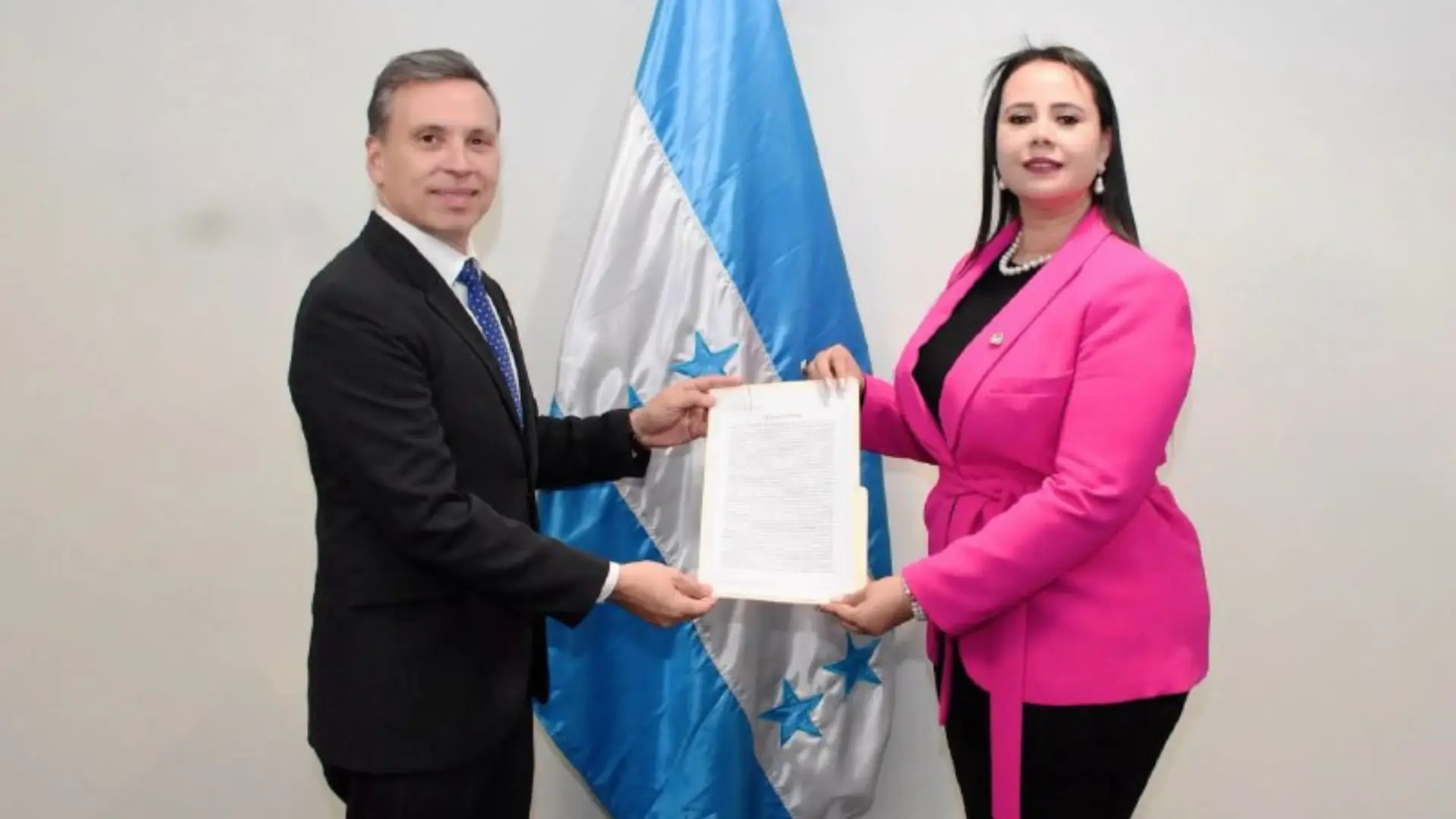 Renuncia el doctor Carlos Aguilar al cargo de director del IHSS