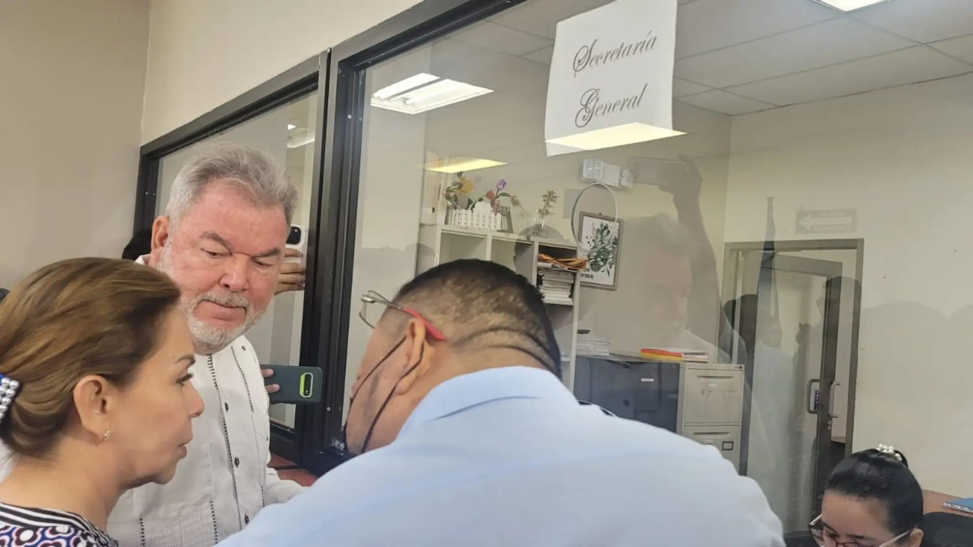 Alcalde de San Pedro Sula, Roberto Contreras querella ante el Ministerio Público a su vicealcalde Omar Menjívar.