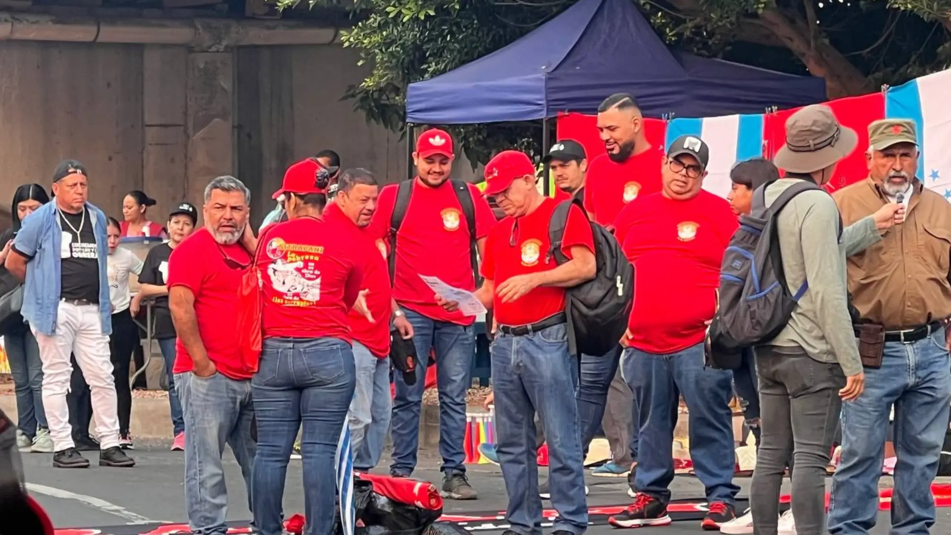 Trabajadores hondureños marcharon junto a colectivos de Libertad y Refundación.