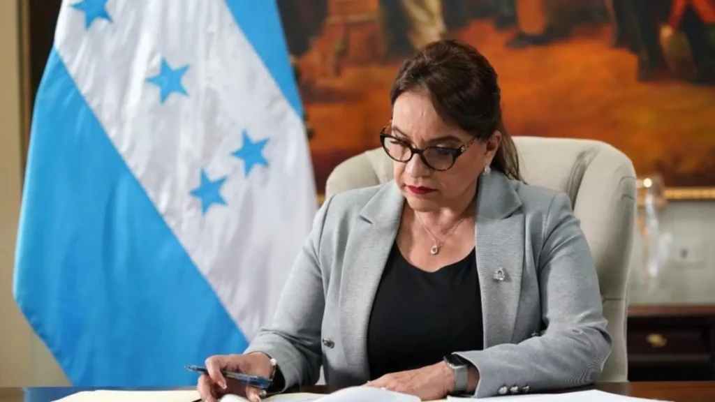 La presidenta Xiomara Castro estará presente  en la toma de posesión de Nayib Bukele, el próximo sábado 1 de junio, en el hermano país, El Salvador. 