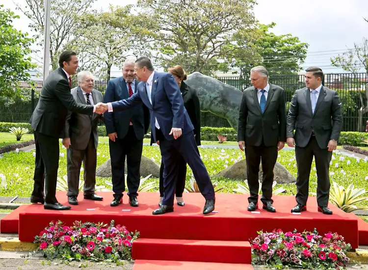 Imágenes de la presidente Xiomara Castro llegando a Costa Rica para sostener una reunión con su homólogo, Rodrigo Chaves para dialogar sobre diversos temas.