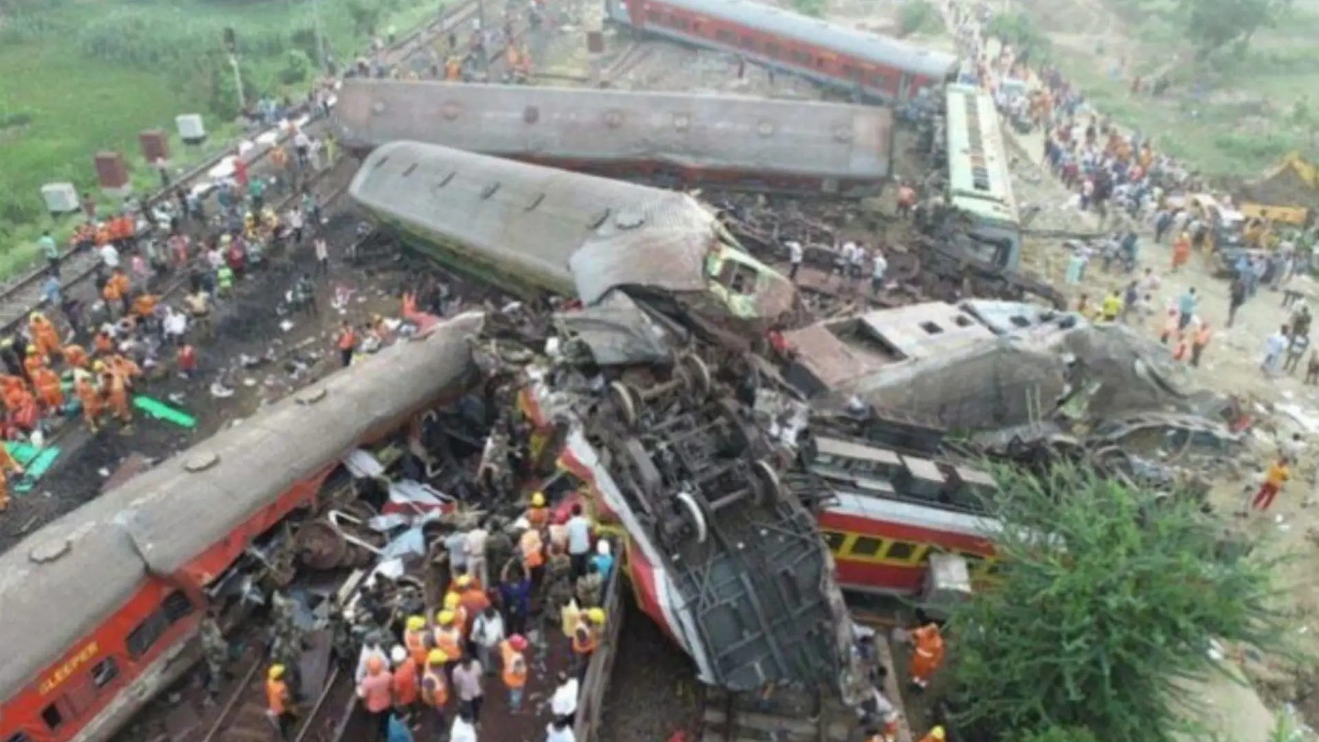 Choque de trenes en India deja trágico saldo: 13 muertos y decenas de heridos