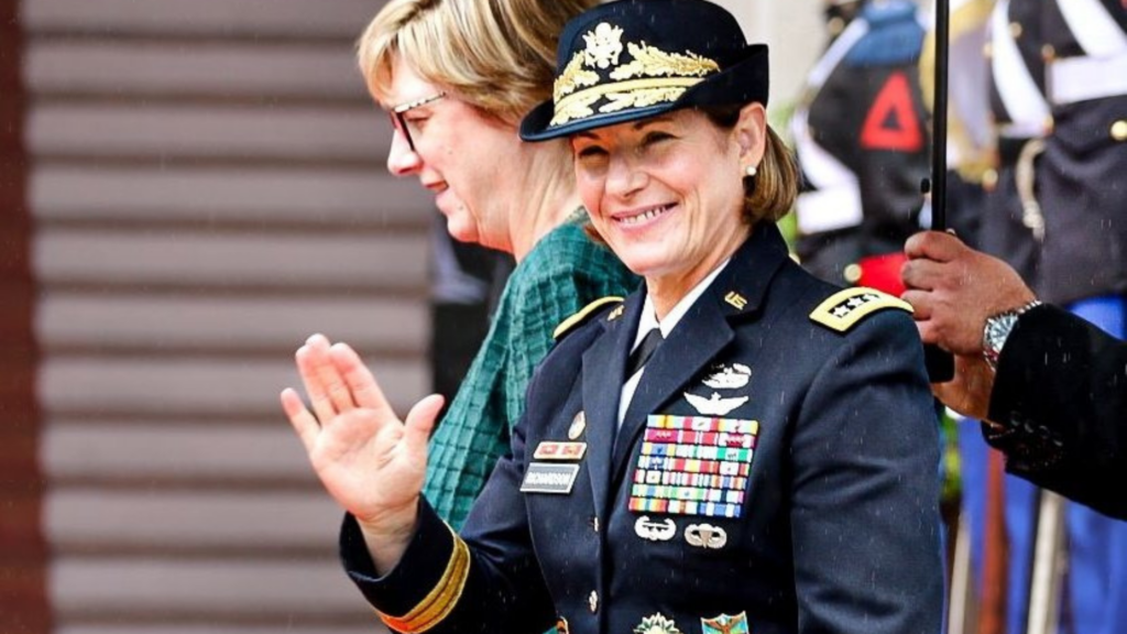 Llega a Honduras la jefa del Comando Sur de Estados Unidos, Laura Richardson, para la ceremonia de traspaso de mando.