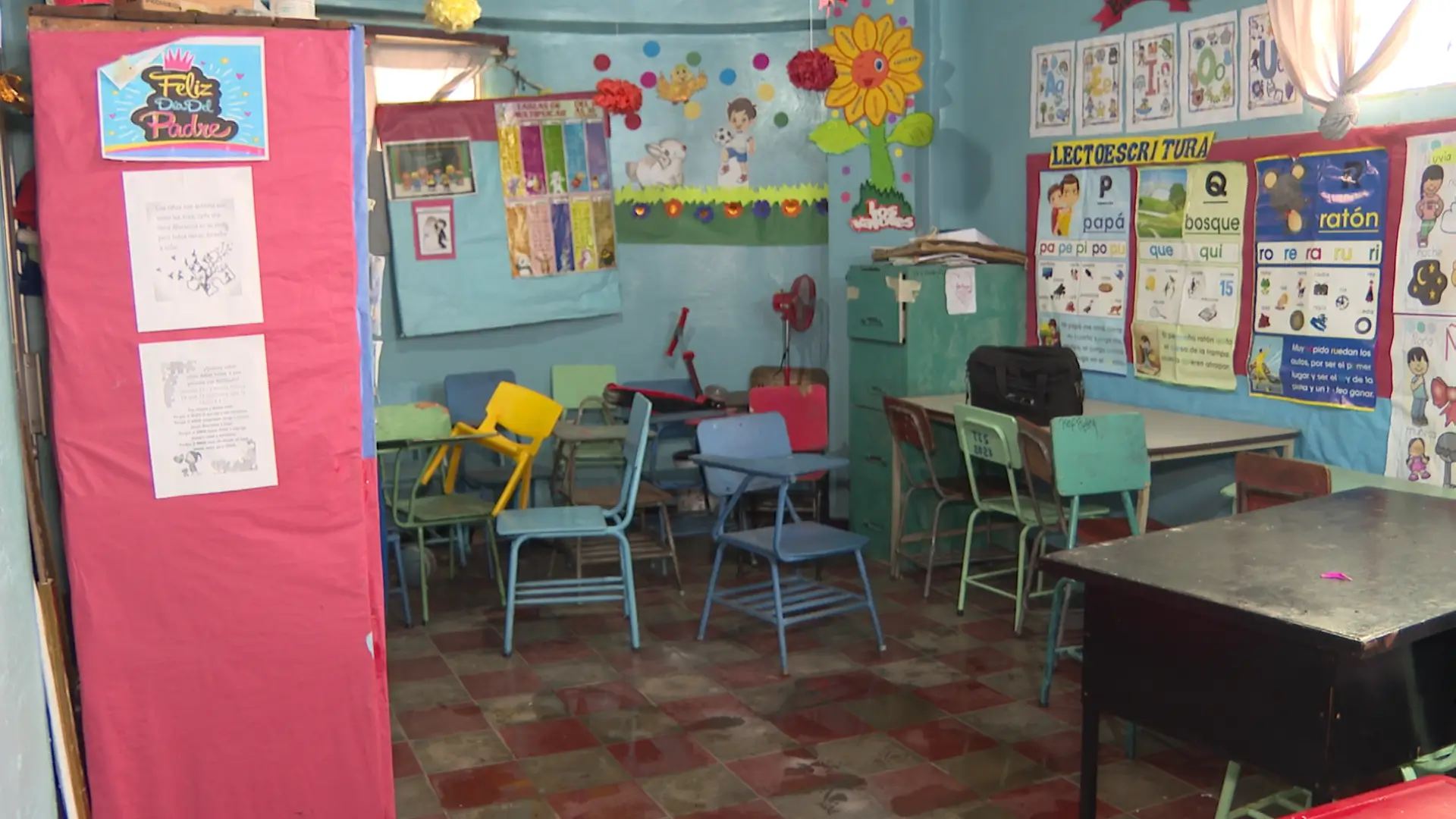 Contaminada por eses fecales se encuentra la Escuela Francisca  Reyes ubicada en Comayagüela, detalla el presidente de la Asociación de Padres de Familia, Billy Lazo.