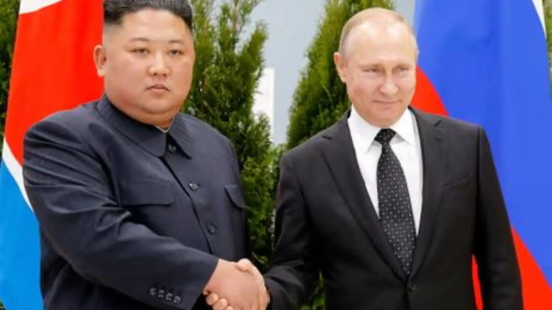 En su visita a Corea del Norte, Vladimir Putin fue recibido en el aeropuerto de Pyongyang por el líder Kim Jong-un; su primera vez desde hace 24 años.