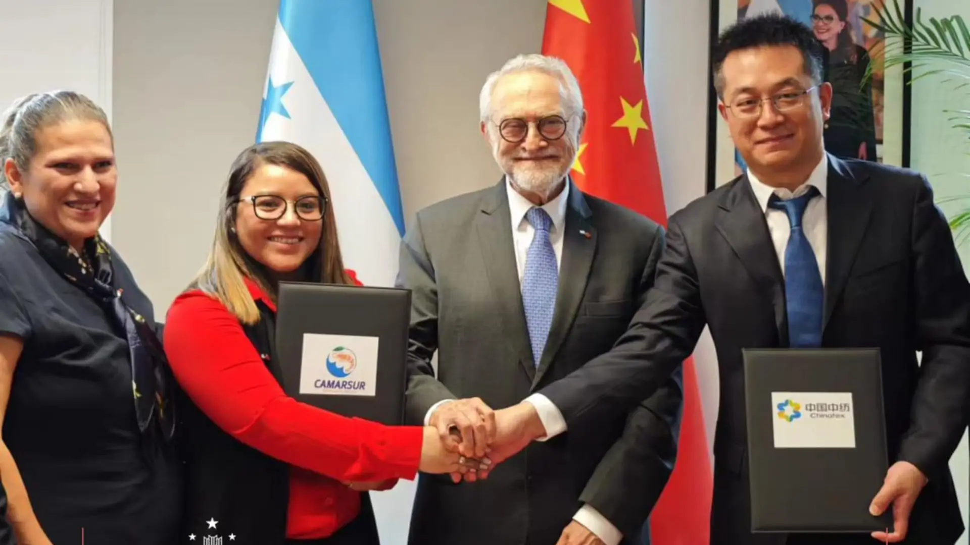 Honduras firma los primeros dos contratos de venta de camarón entre la empresa Camarsur con las empresas chinas Chinatex y China Ctexic Corporativo. Como resultado directo de su participación en la Exposición Internacional de Pesquería y Mariscos de China 2024 que se desarrolló en la ciudad de Fuzhou.