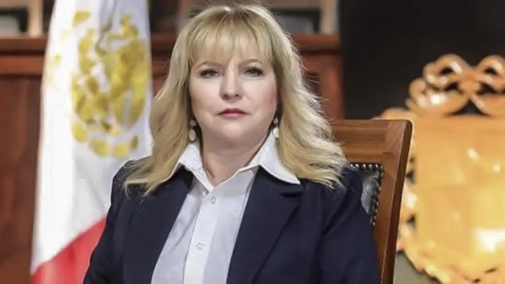 La presidenta municipal de Cotija, Yolanda Sánchez Figueroa, murió tras sufrir un ataque armado cuando entraba a un gimnasio, informó el gobierno de Michoacán.