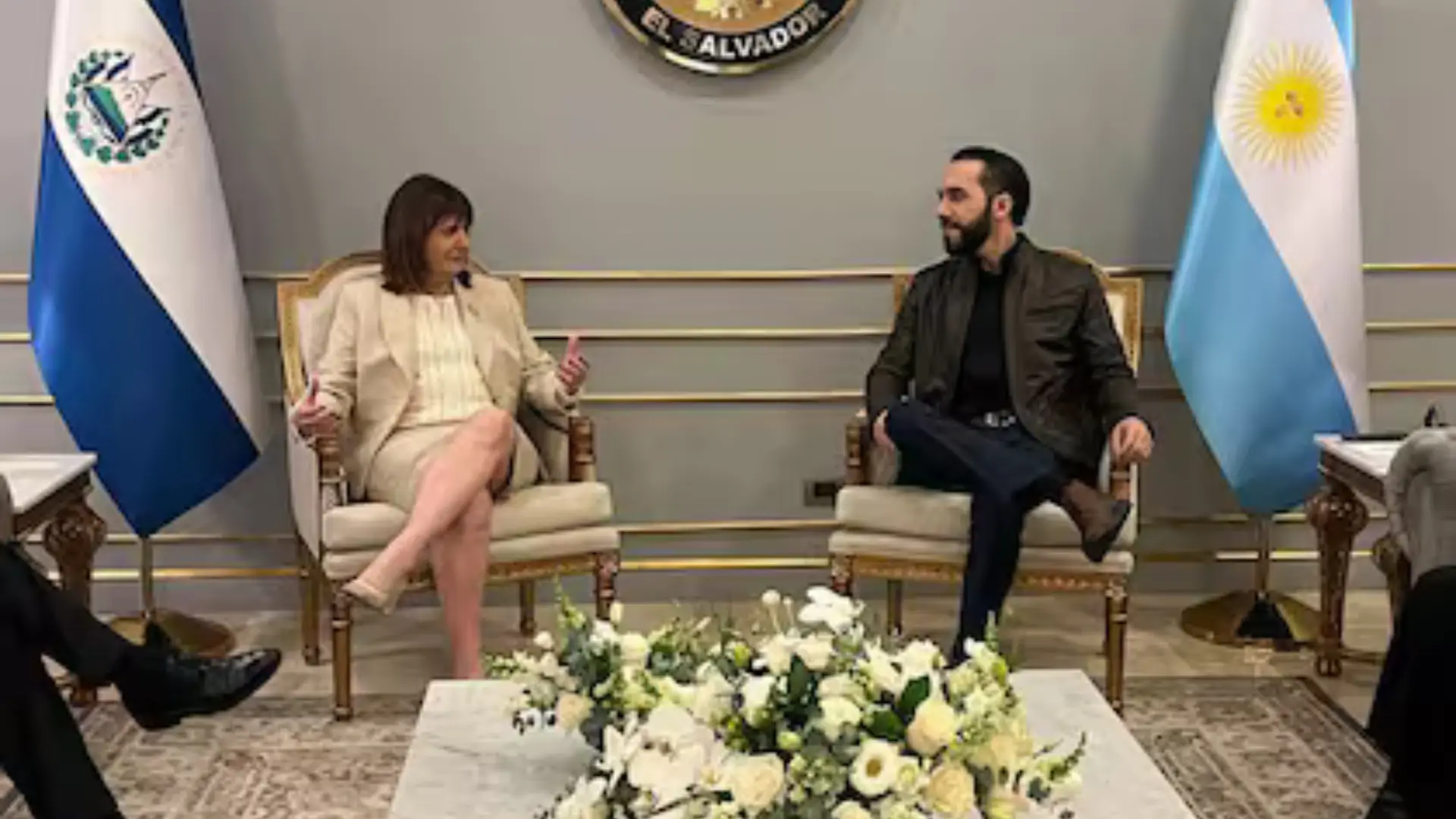 La ministra de seguridad de Argentina recorrió las cárceles de El Salvador y firmó un acuerdo para replicar las medidas tomadas por el presidente Nayib Bukele.