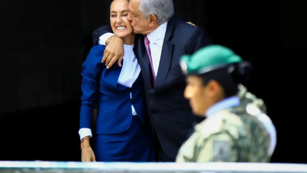 La virtual presidenta electa de México, Claudia Sheinbaum, ofreció una conferencia en el salón Tesorería de Palacio Nacional al terminar la reunión con AMLO.