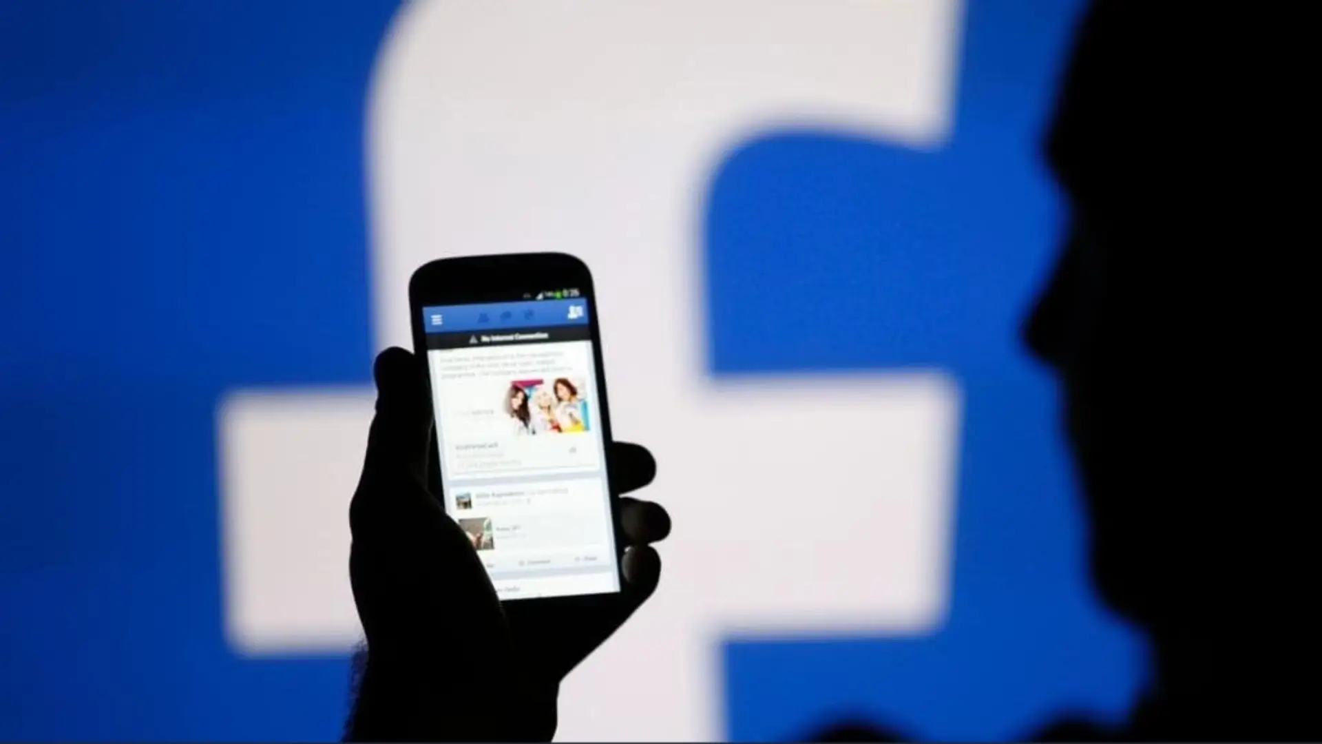 ¿Quieres ocultar tu pasado? Así puedes restringir publicaciones antiguas en Facebook