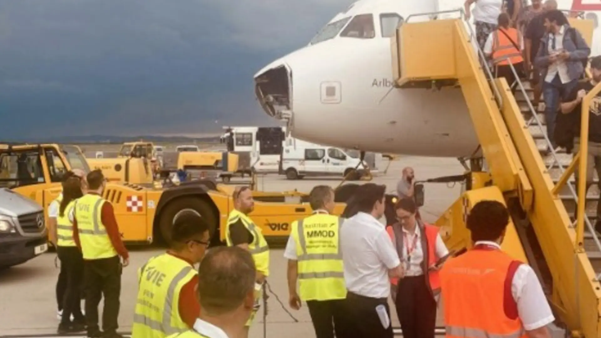 Tras tocar tierra, algunos pasajeros ofrecieron declaraciones sobre cómo se vivió la tormenta de granizo, en lo que describieron como algo aterrador.
