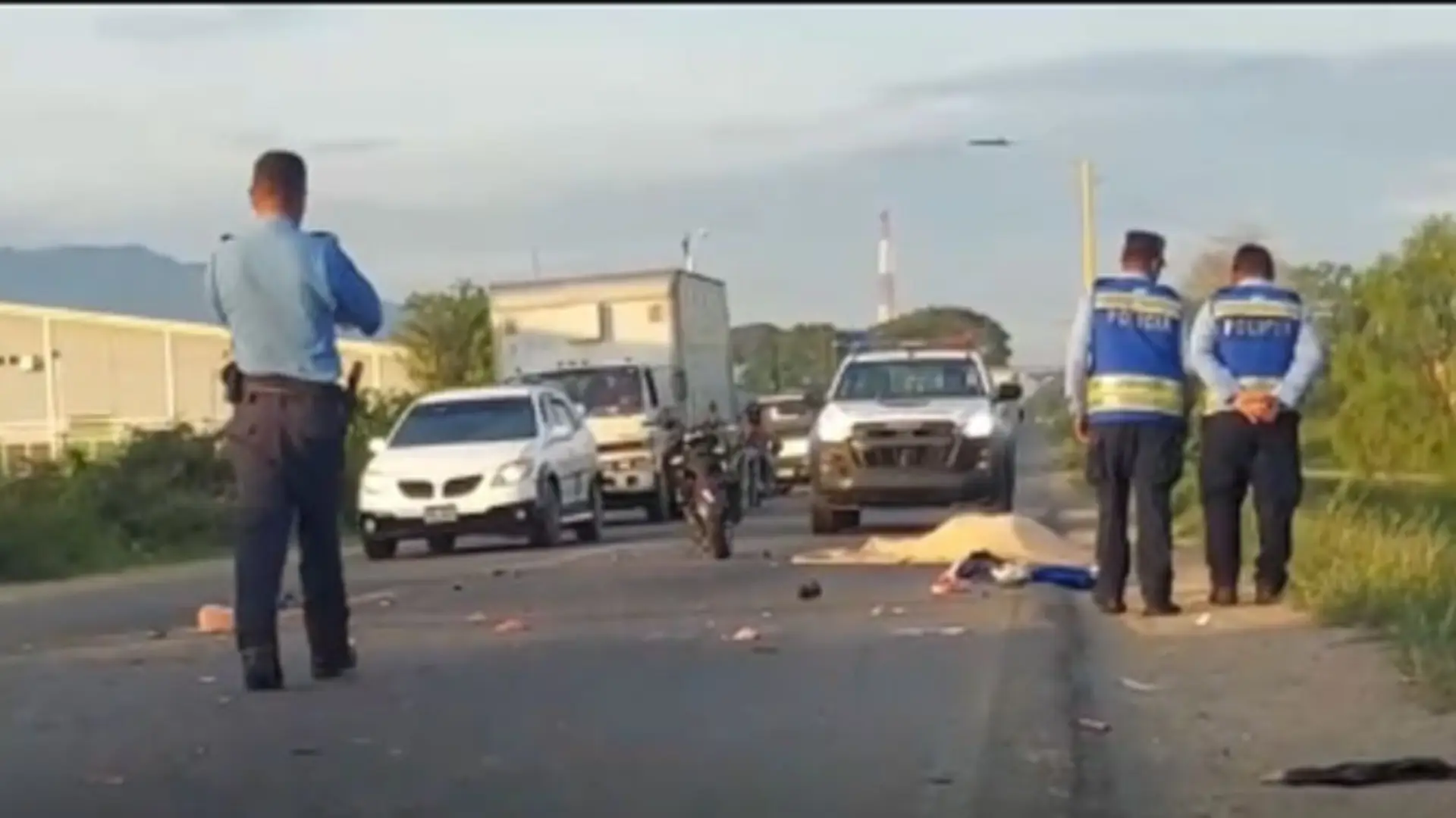 En El Progreso, Yoro fue encontrada sin vida un mujer policía identificada como Keyla Patricia Herrera, el cuerpo se encontró junto a una motocicleta.