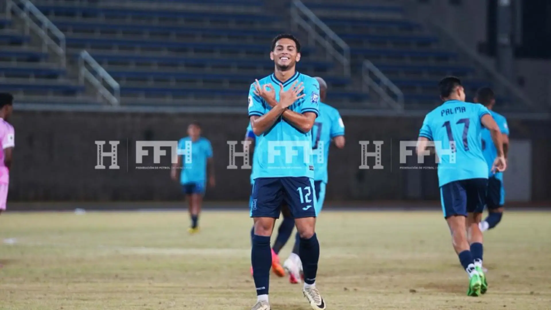 Honduras está goleando cinco goles a 1 a la Selección de Bermudas.