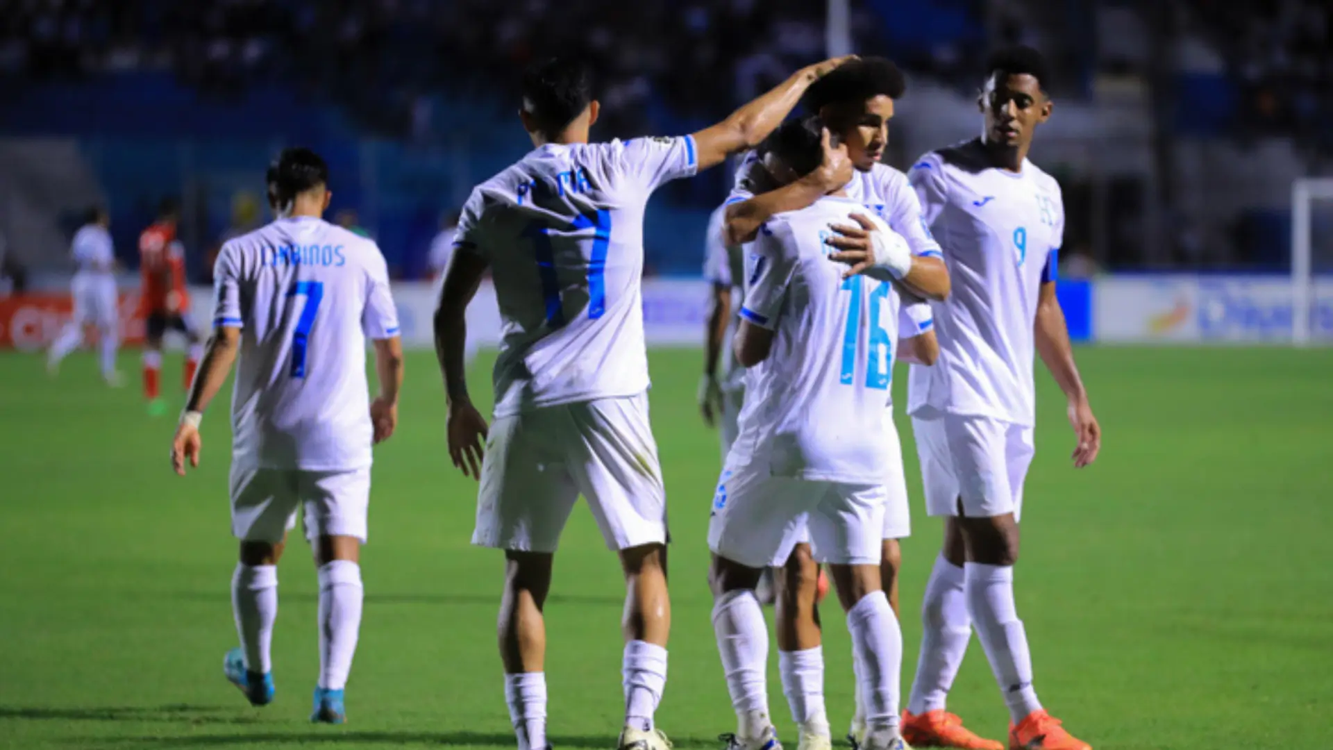 La selección nacional de Honduras en condición de visitante derrotó por 6-1 a Bermudas en la segunda jornada de las eliminatorias de Concacaf rumbo a la Copa Mundial de la FIFA United 2026, este duelo se disputo en el Bermuda National Sports Centre de la isla caribeña, el primer tanto del combinado hondureño fue marcado por Kervin Arriaga, quien abrió la cuenta de goles de la bicolor.