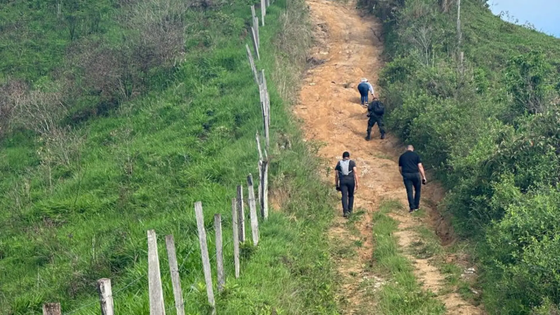 Inhabilitan carretera clandestina en Sierra de Agalta en Olancho