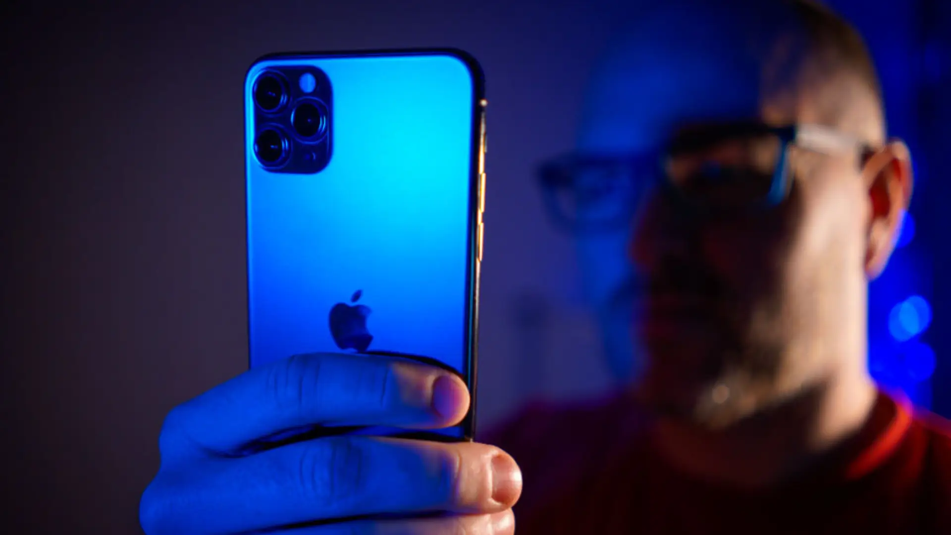 La compañía de tecnología Apple añadió una nueva función para sus dispositivos y ahora podrás controlar tu iPhone con los ojos.