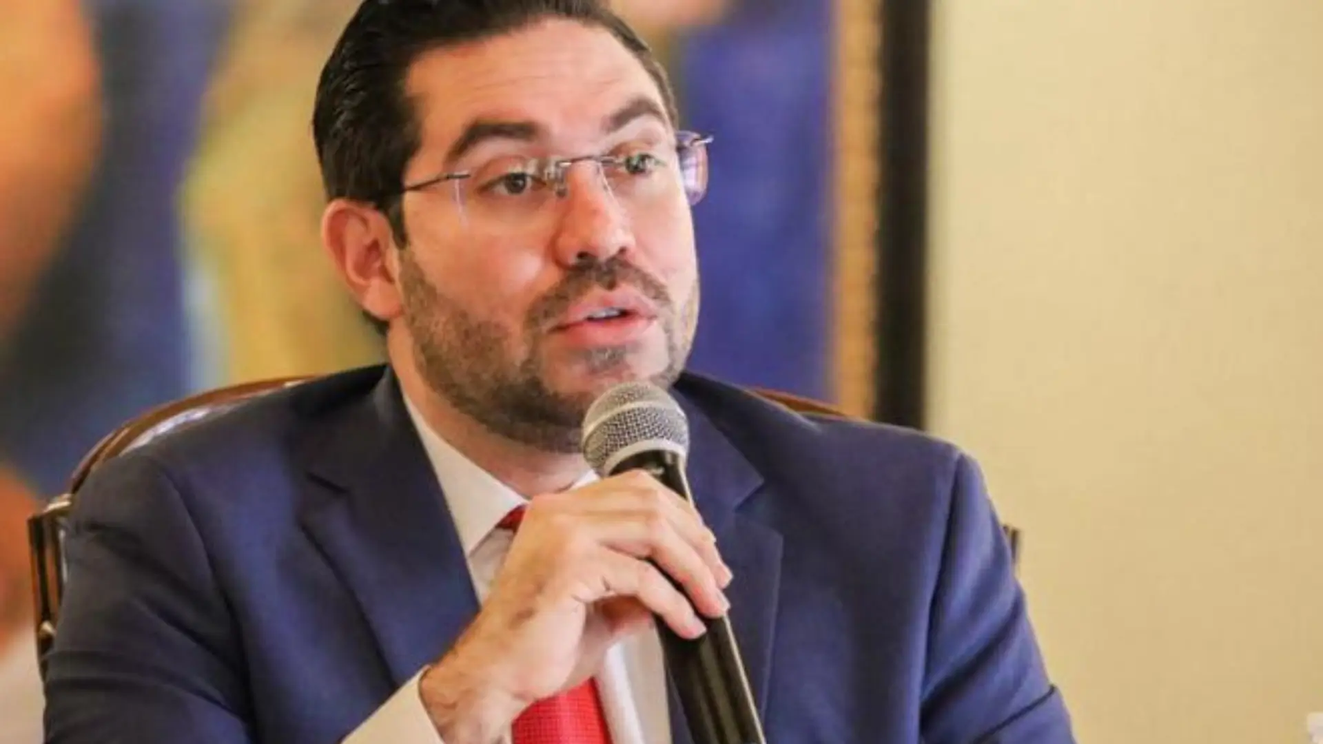 Jorge Cálix dice que la presentación de documentos del ministro de Finanzas Marlon Ochoa es una Cortina de Humo.