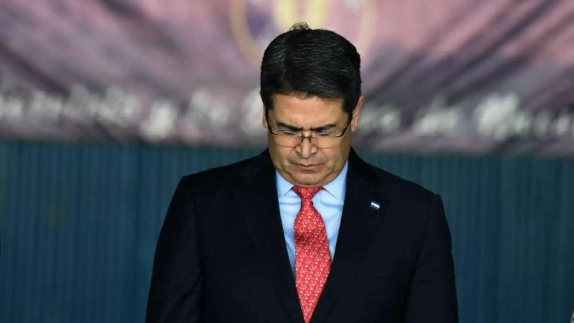 Un aplazamiento de dos semanas, solicitó el abogado Renato Stabile representante del expresidente de Honduras, Juan Orlando Hernández, a la sentencia programada para el 26 de junio de 2024, en relación con los delitos de narcotráfico por los que fue encontrado culpable en Nueva York.