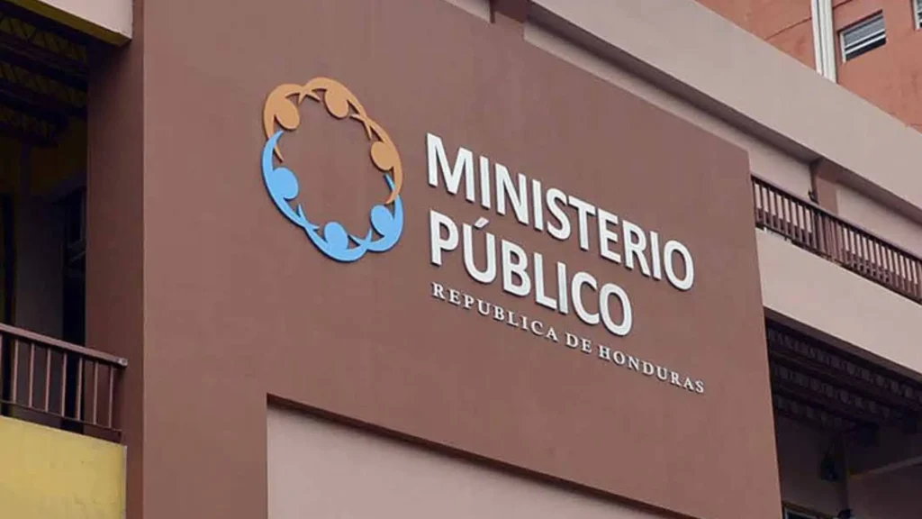 Por dos delitos de falsificación de documentos públicos en perjuicio de la fe pública el Ministerio Público obtuvo auto de formal procesamiento para José Luis Lagos Medal, secretario del Juzgado de Letras de Familia de Tegucigalpa