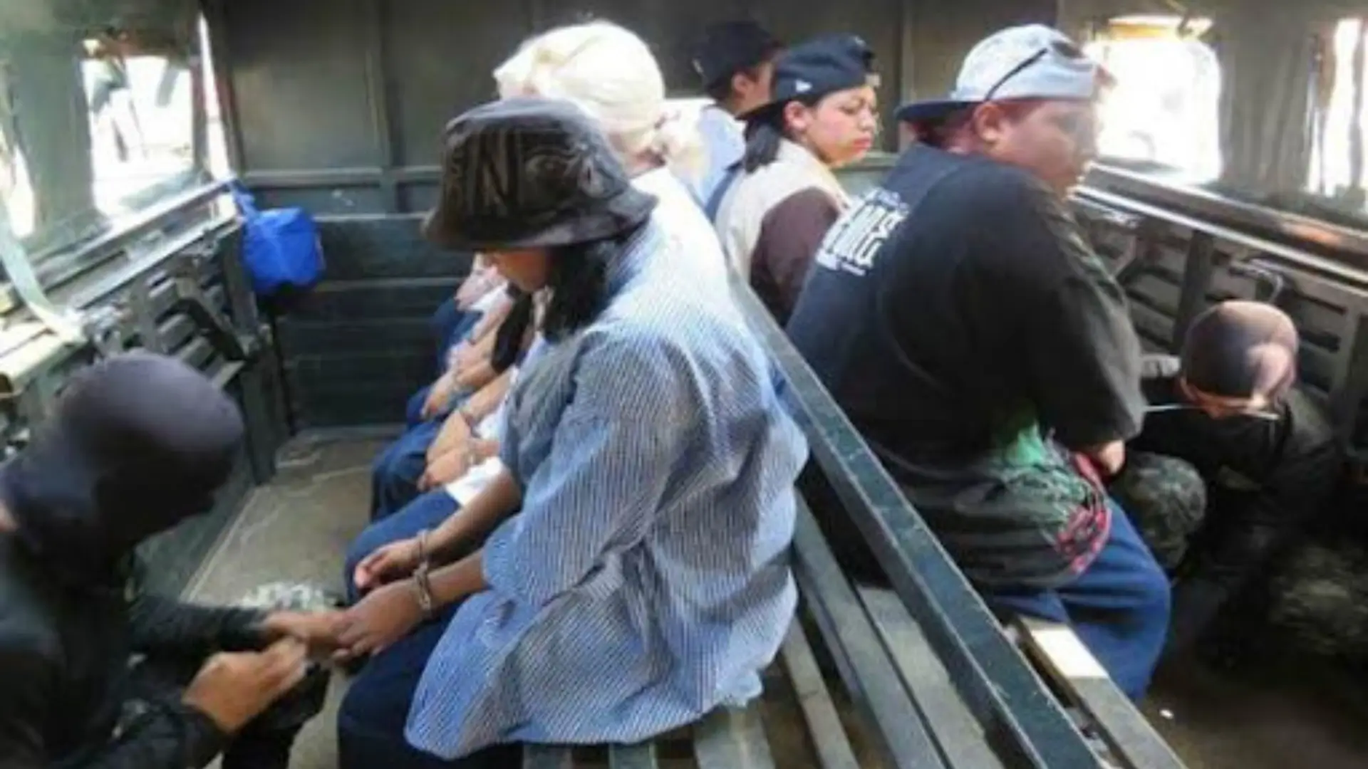 La 100 mujeres mas problemáticas de la cárcel de Tamara fueron trasladadas a la cárcel de máxima seguridad en Llama Santa Barbara, (El Pozo).