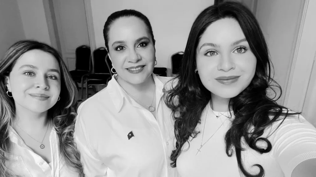 Sentencia a expresidente Hernández será cruel indica su esposa y exprimera dama Ana García de Hernández.