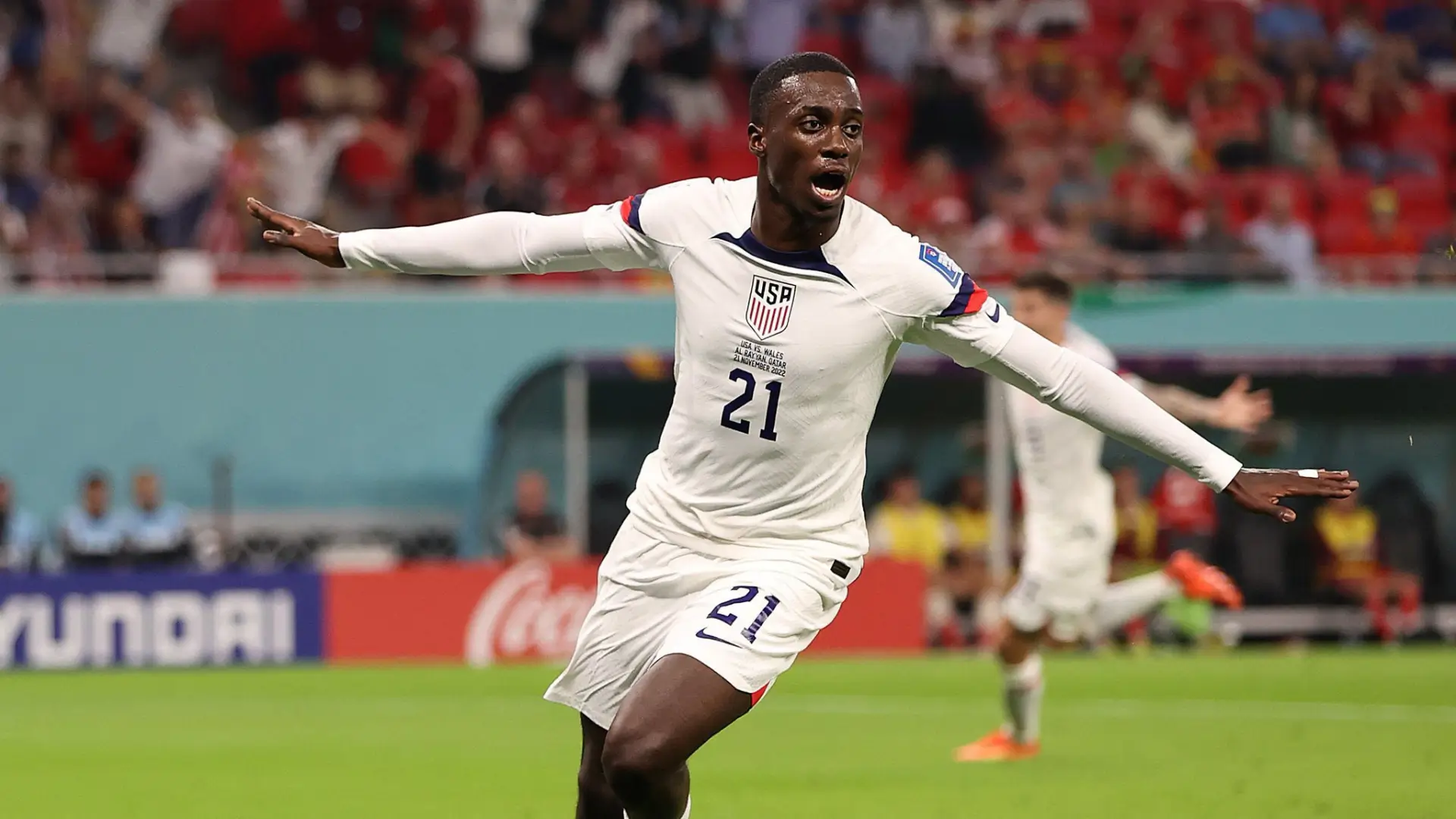 Ivan Barton le sacó tarjeta roja al jugador de la Selección de Estados Unidos Timothy Weah.