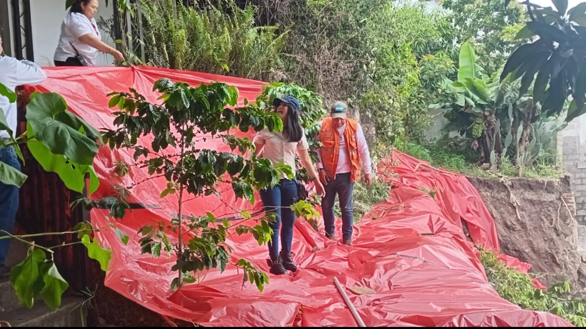 Derrumbes y lluvias afectan Tegucigalpa