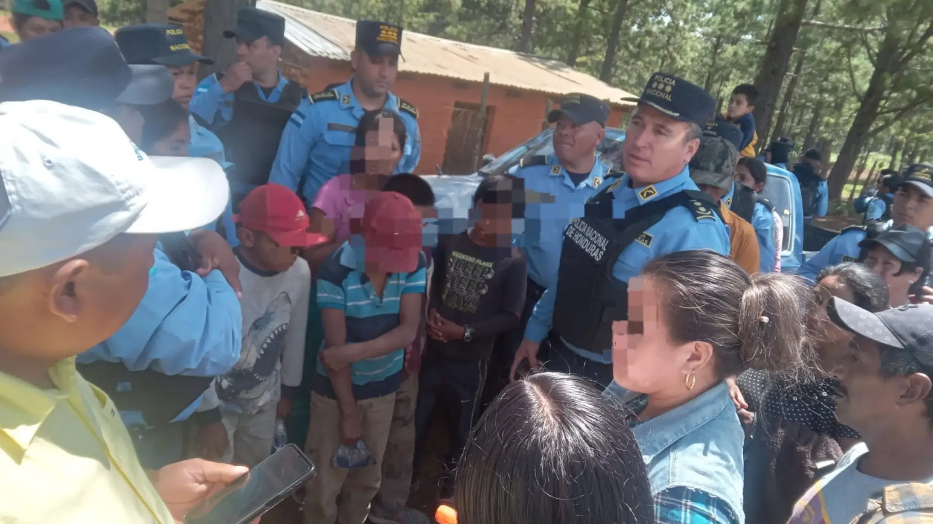 Niños de Yamaranguila se encontraban de visita en casa de su abuelo en otro caserío vecino a su aldea.