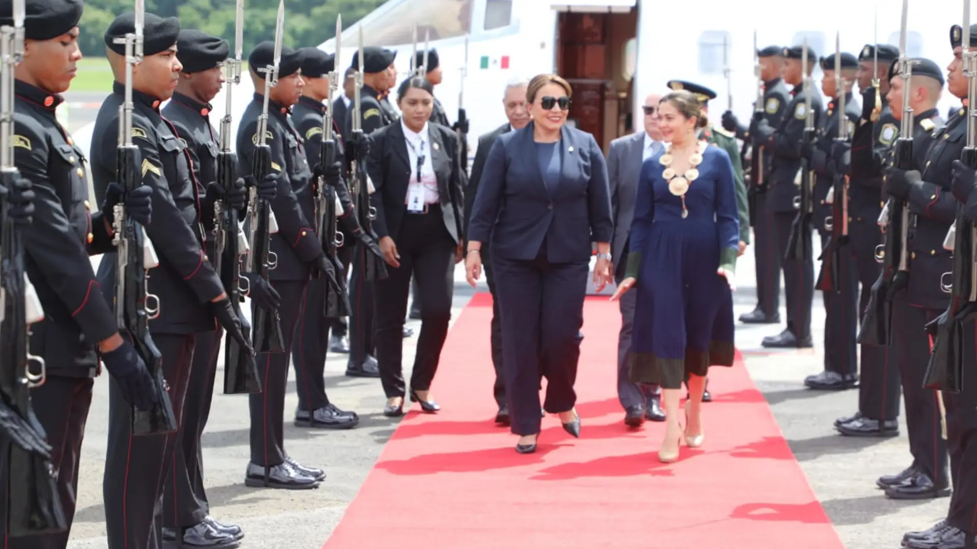 Presidenta Xiomara Castro de visita en Panamá para la toma de posesión de José Raúl Mulino.