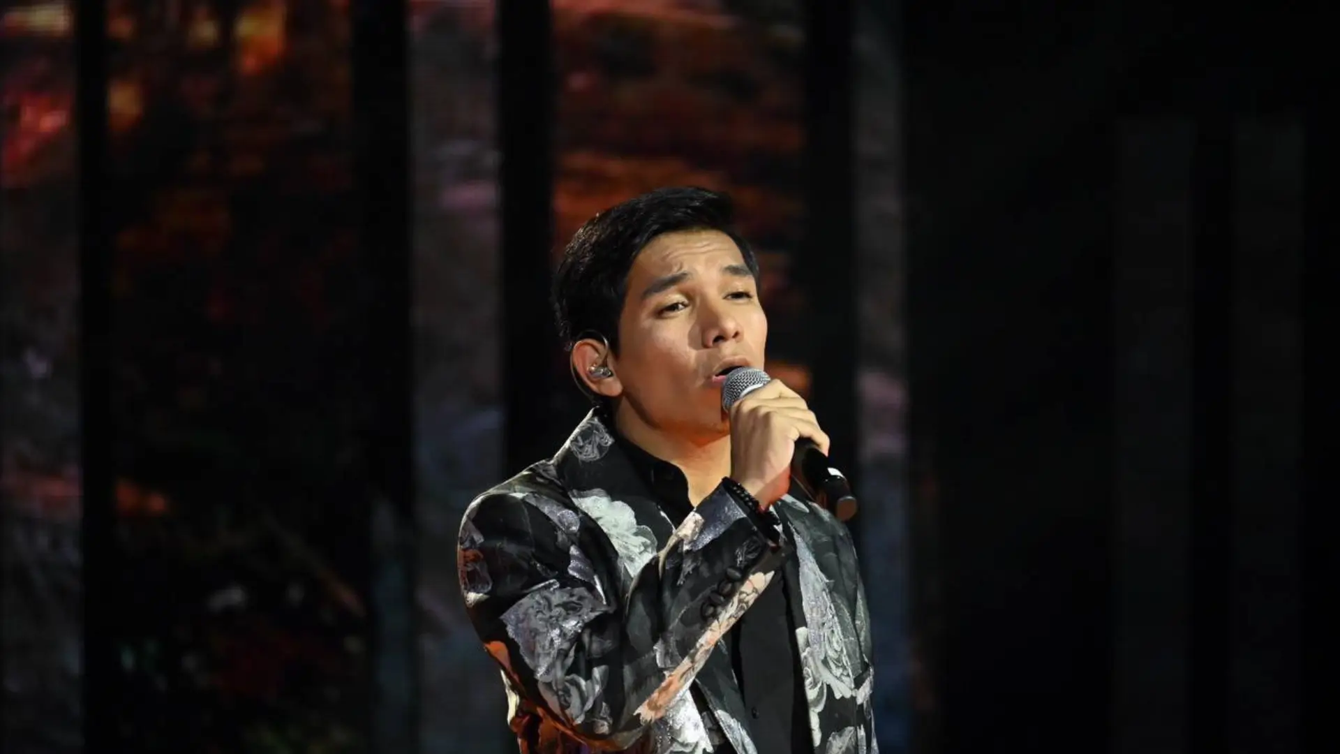 Brandon sorprendió en La Academia.