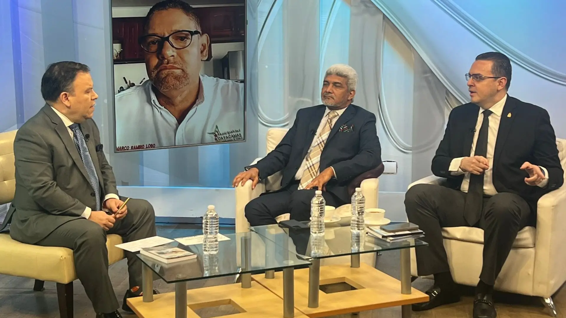 Hablemos Con Hechos con el periodista Darío Banegas.