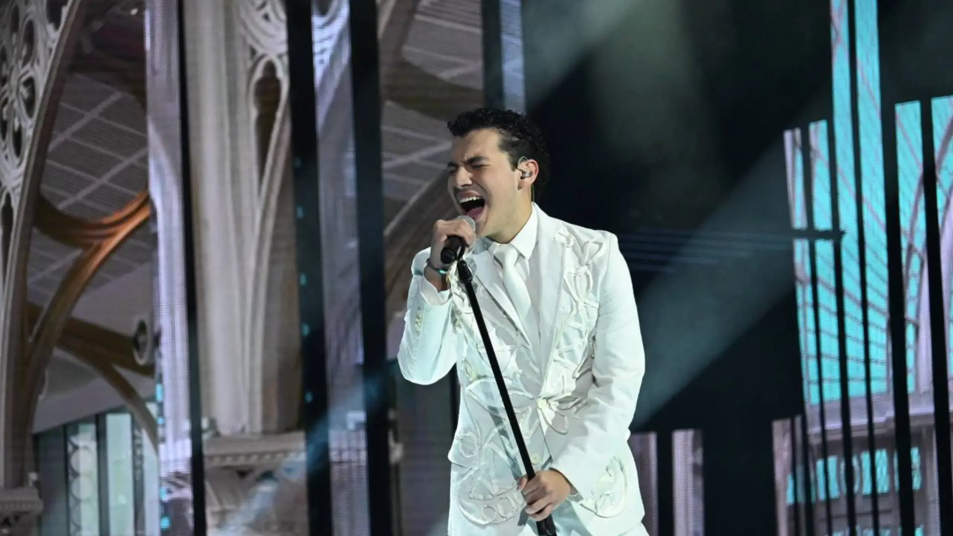 Mario recibe fuertes criticas en La Academia.