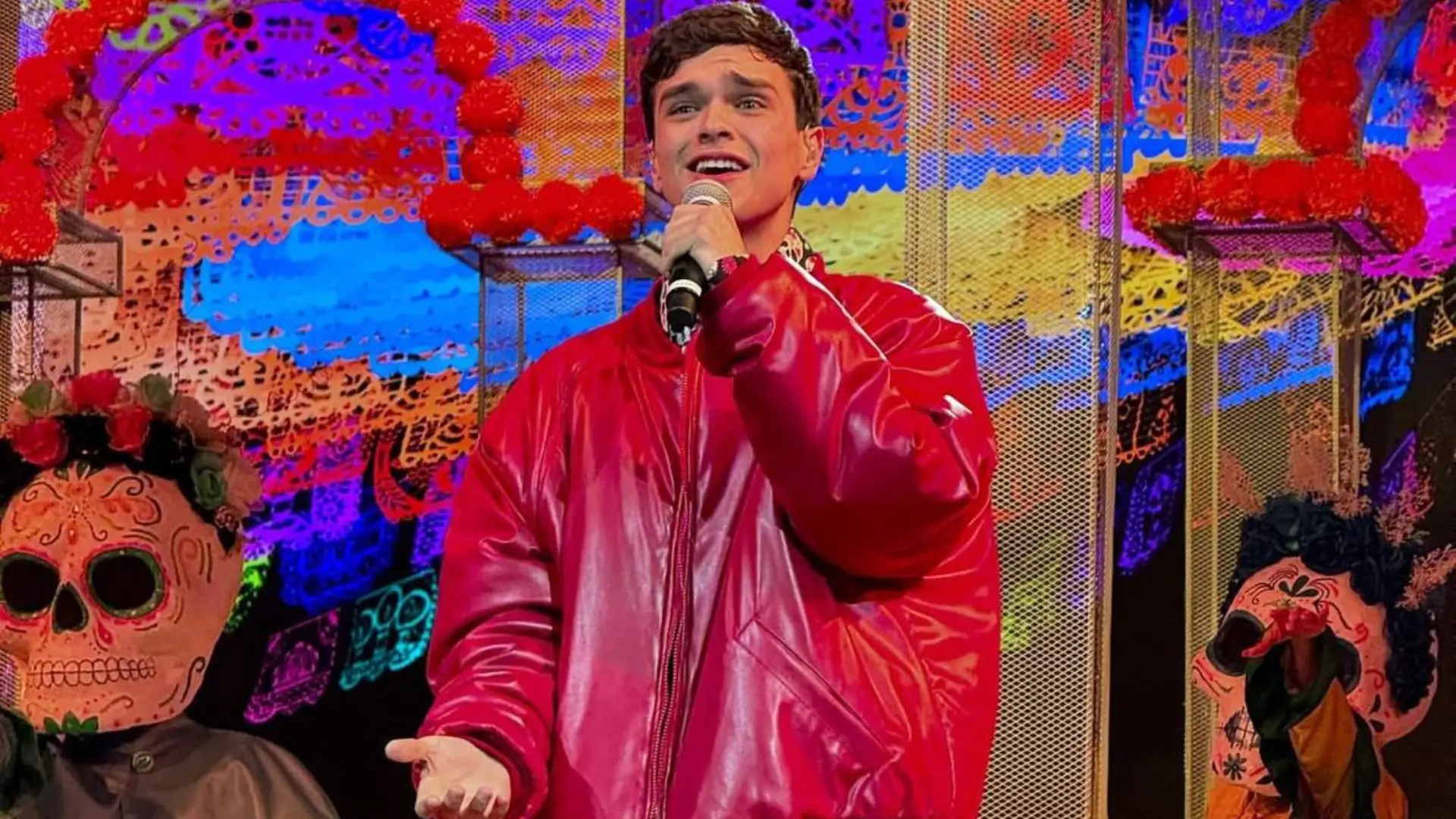 Julio interpretó Recuérdame de Coco producción de Disney Pixar en este concierto de La Academia.