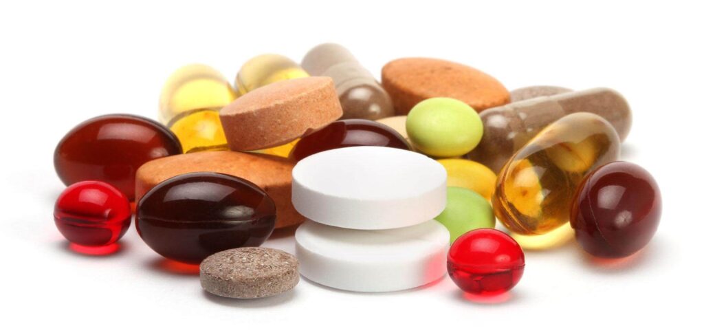 Las vitaminas son un grupo de sustancias necesarias para el funcionamiento celular, el crecimiento y el desarrollo normal de nuestro cuerpo.