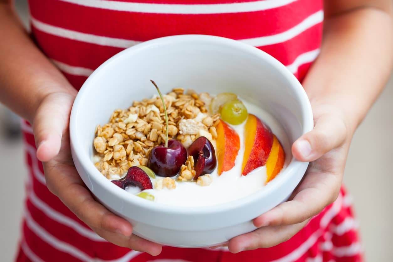 Una merienda saludable es importante, ya que nos ayuda a reducir el riesgo de desarrollar enfermedades. Además, nos aporta energía y evitar el apetito en exceso.