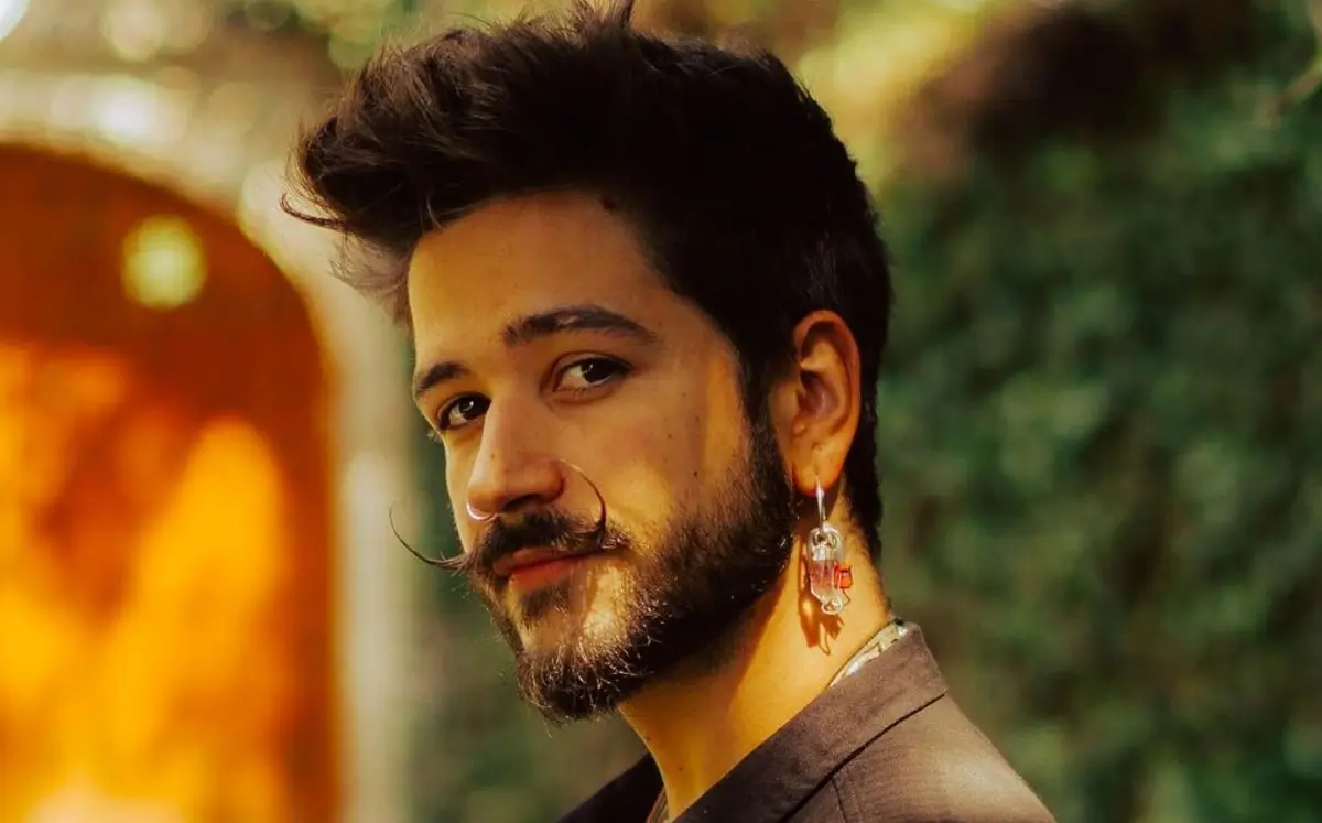 El cantante colombiano Camilo, regresa a tierras catrachas este viernes 21 de febrero con su gira “Nuestro Lugar Feliz”, que promete una noche cargada de romance y energía en el Palacio Universitario de los Deportes de Tegucigalpa.