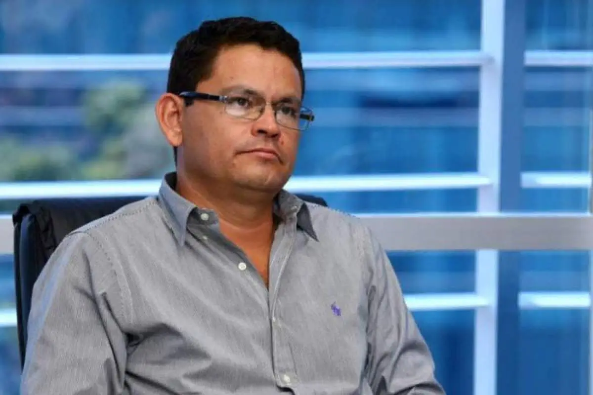 La Corte de Apelaciones revocó este jueves el sobreseimiento definitivo al exsecretario de Educación, Marlon Escoto, acusado por usurpación de tierras en perjuicio de la Tribu Pech de Culuco en Olancho.