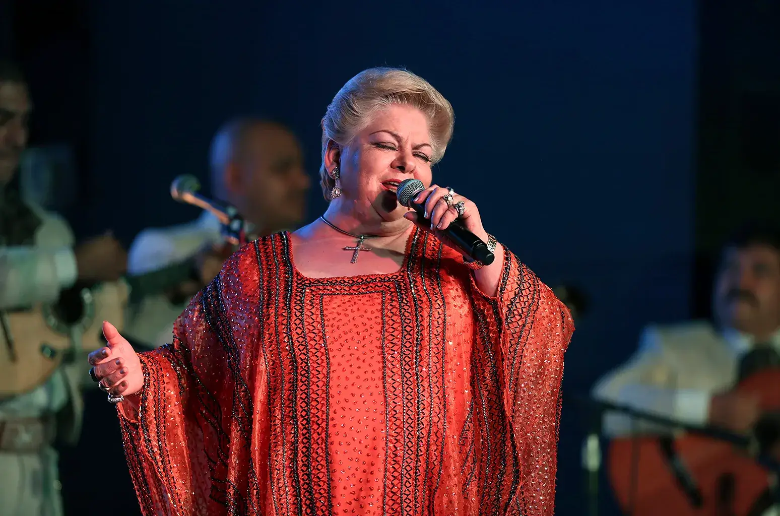Francisca Viveros Barradas, mejor conocida como 'Paquita la del Barrio', falleció este lunes a los 77 años en su casa de Veracruz, según se dio a conocer a través de un comunicado en su cuenta oficial de Instagram.